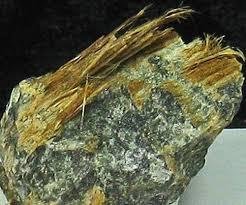 un campione di carlosturanite di Sampeyre (CN) Piemonte - foto di e-rocks.com