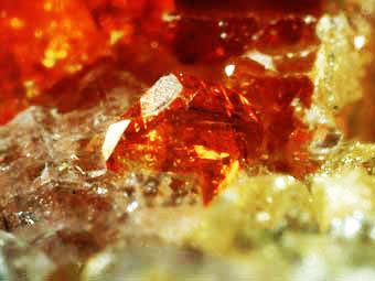 Tiragalloite - Immagine dell'Istituto Valtellinese di Mineralogia